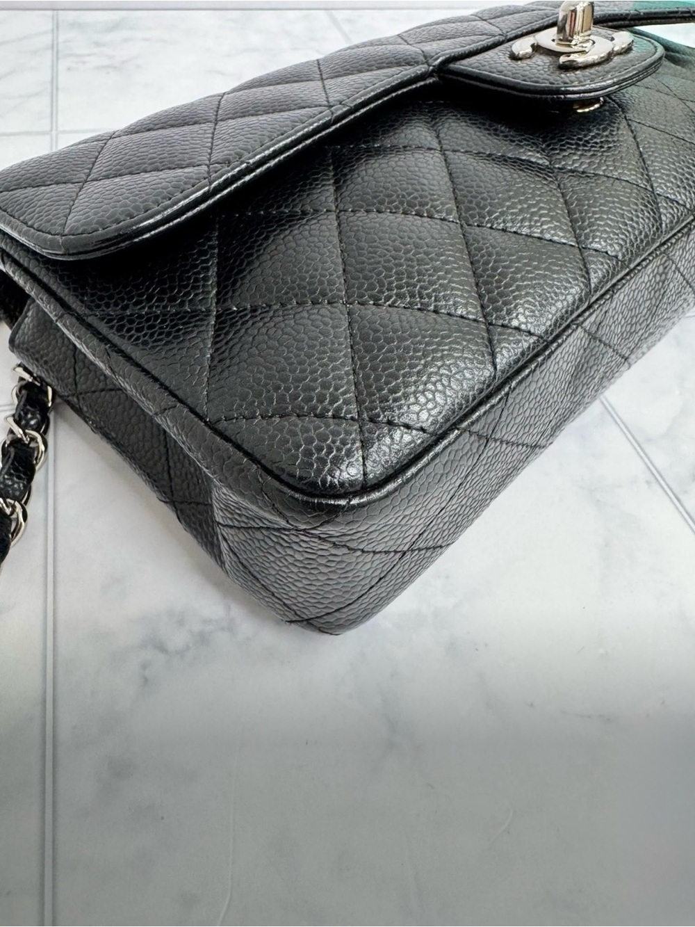 Chanel East West Flap in Caviar leather with dust bag. - Picture 2 of 7
